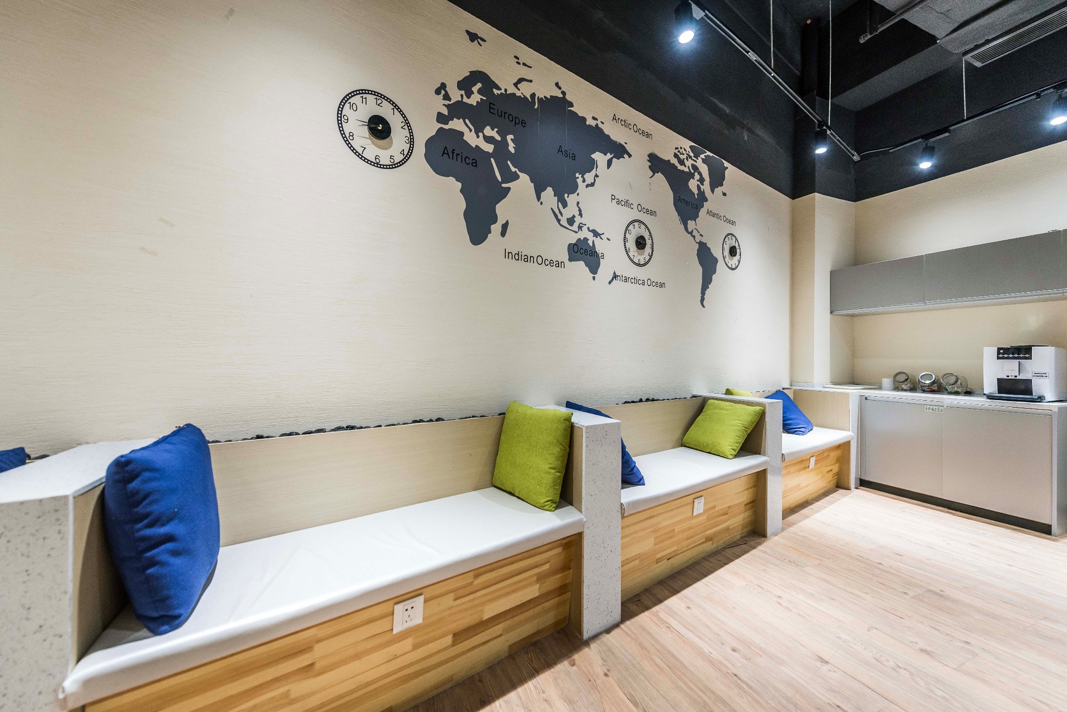 RICHBOX（冠捷大廈）